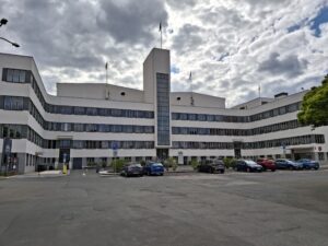 Hlavní a vstupní budova do filmových ateliérů Barrandov